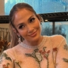 Eenzame Jennifer Lopez trekt miljoenen kijkers met verbluffende eerste foto in 2025