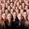 Eerste blik op A24-horror 'Opus' met John Malkovich als doorgedraaide popster