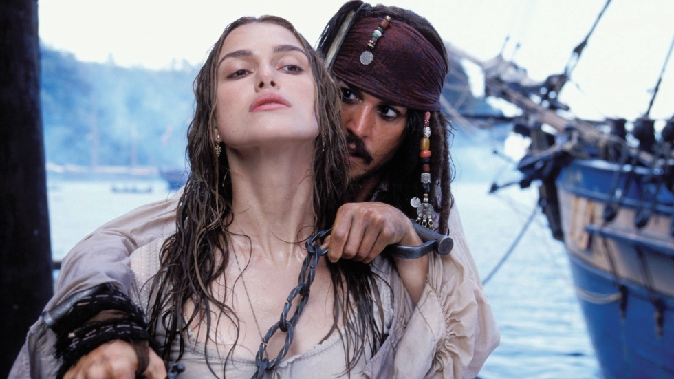 Er is iets mis met het decolleté van Keira Knightley in 'Pirates of the Caribbean'