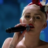 Opvallend: Miley Cyrus meet compleet andere look aan