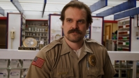 'Stranger Things'-ster David Harbour verruilt zijn vrouw Lily Allen nu al voor een jonger model