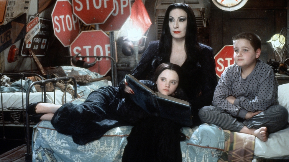 Zo ziet Anjelica Huston, de echte Morticia uit 'The Addams Family' (1991), er nu uit