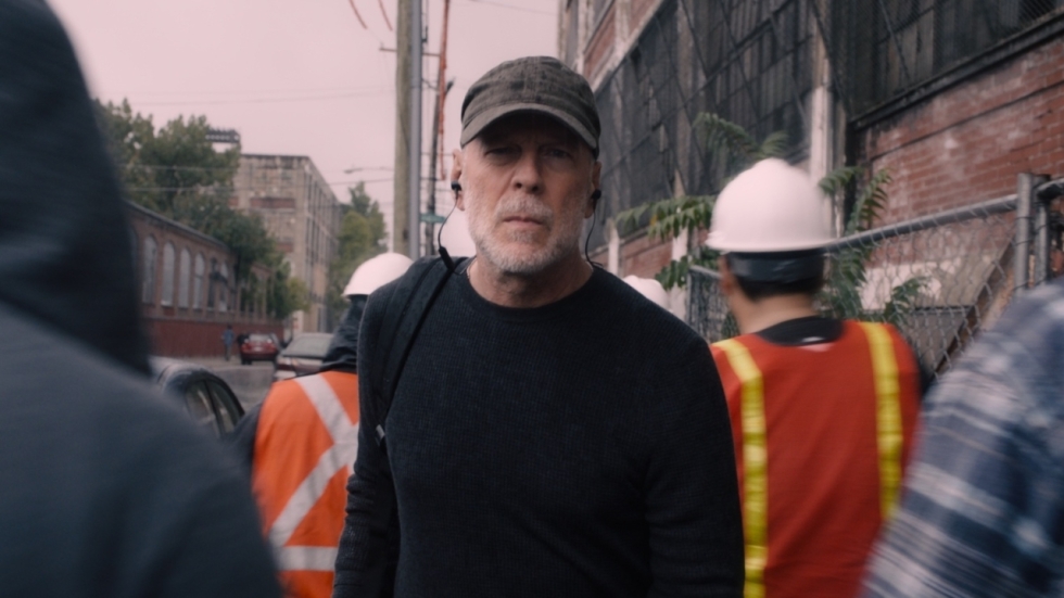 Het gaat heel goed met Bruce Willis, acteur danst op 70e verjaardag