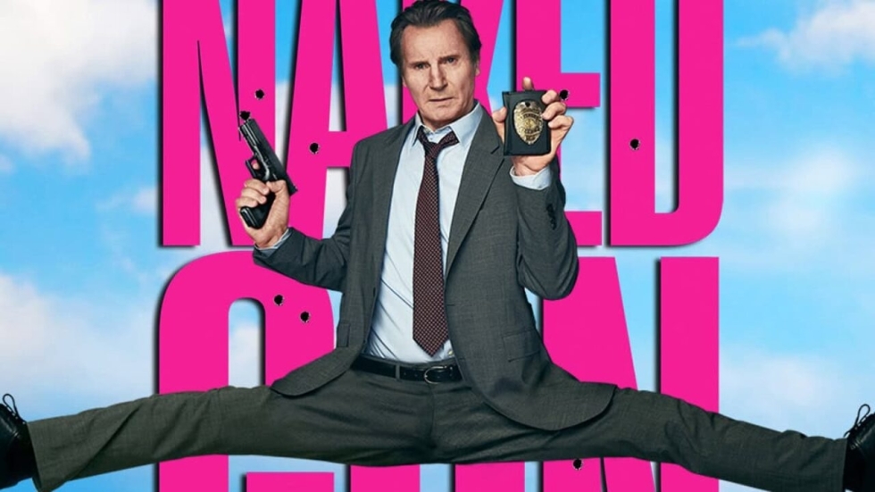 Hilarische trailer 'The Naked Gun'-reboot: Liam Neeson is... de zoon van Leslie Nielsen?