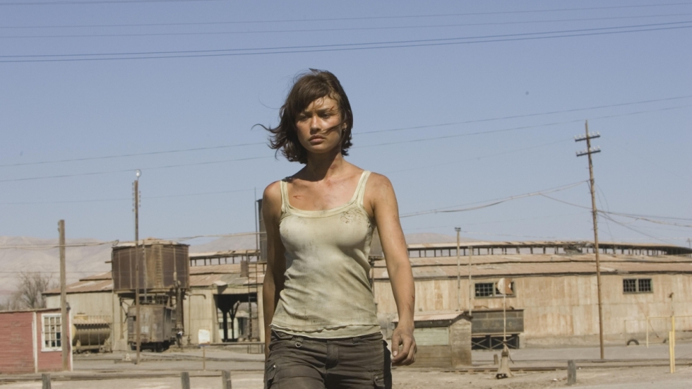 Oud-Bondgirl Olga Kurylenko deelt prachtige strandfoto's van haar nieuwe onbekende film