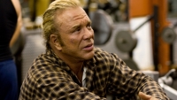 Mickey Rourke uit 'Celebrity Big Brother' geschopt, acteur reageert
