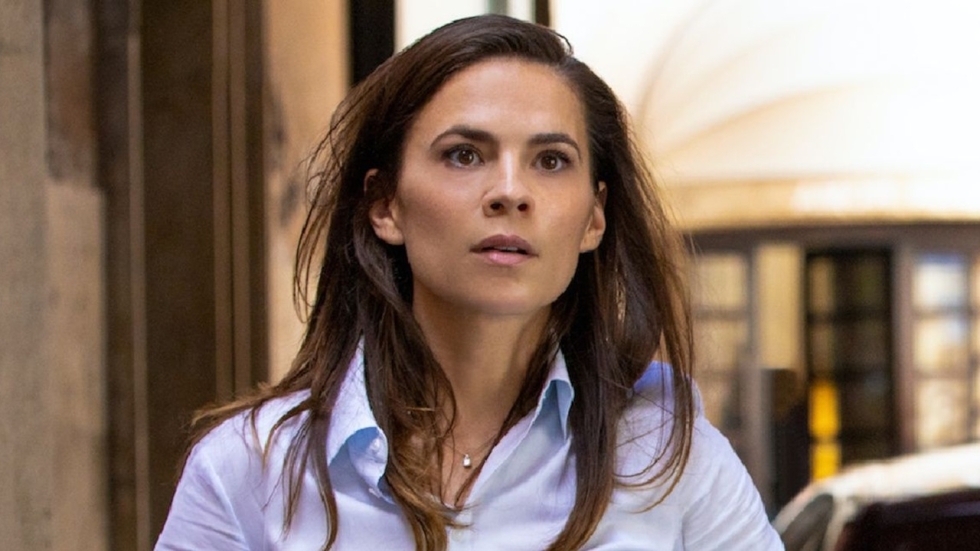 Hayley Atwell op set 'Mission: Impossible' oog in oog met ijsbeer: 'The Revenant' is er niks bij