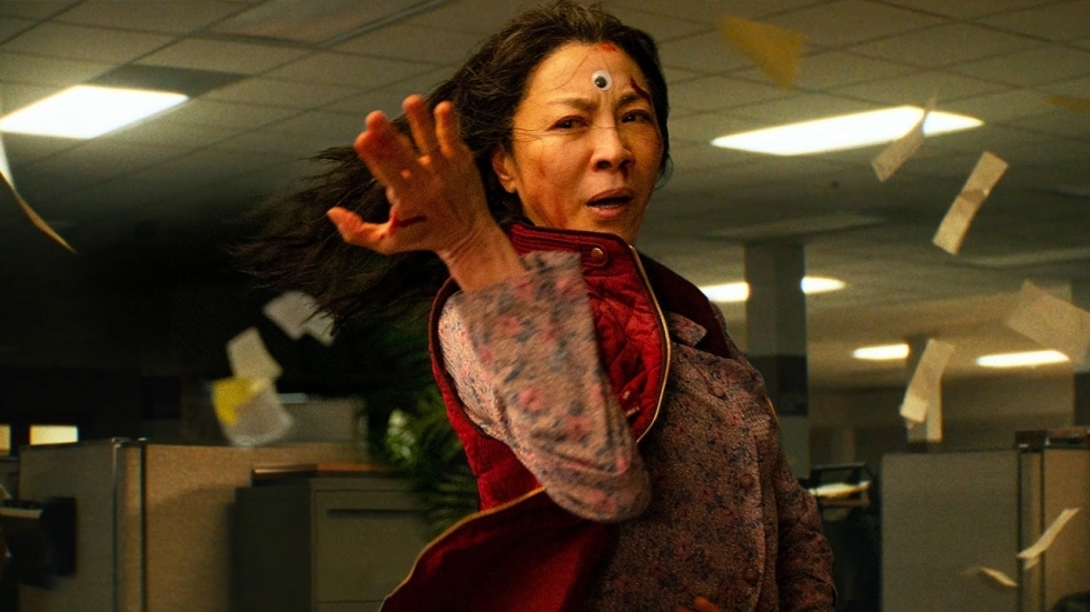Oscarwinnaar Michelle Yeoh keert terug naar martial arts-films met 'The Surgeon'