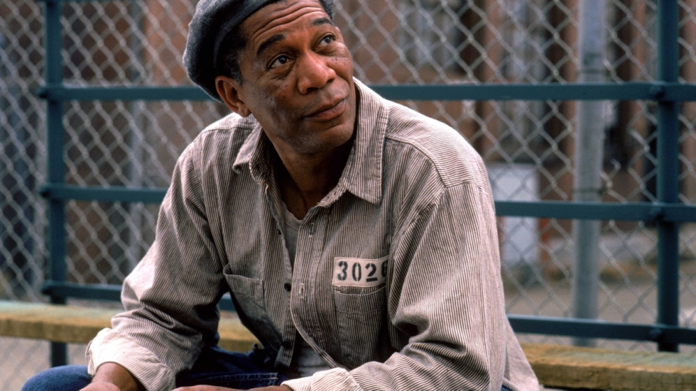 Waarom Morgan Freeman zelden zonder handschoen verschijnt