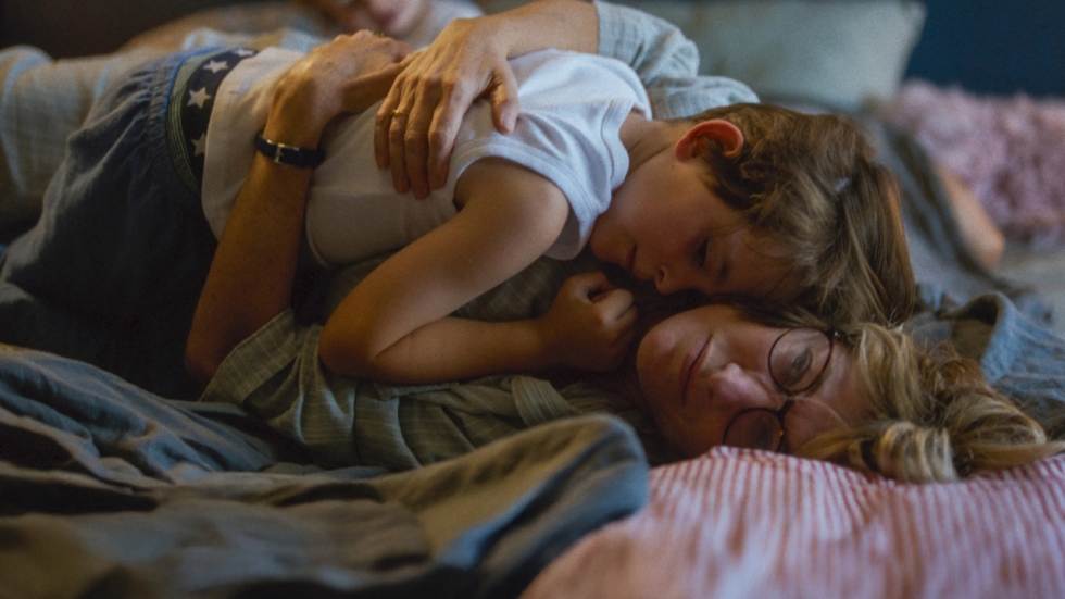 'L'Attachement': zelfverkozen eenzaat ontdekt moederschap