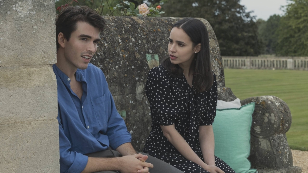 Sofia Carson flirt met haar leraar in de zwoele trailer van 'My Oxford Year'