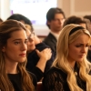 Allison Williams en McKenna Grace als moeder en dochter in de Colleen Hoover-verfilming 'Regretting You'