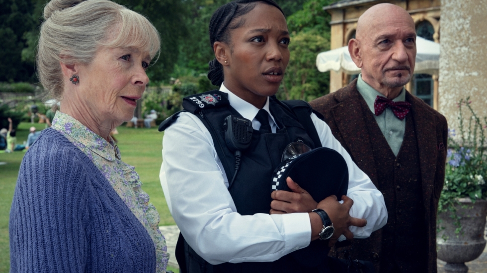 Speurwerk neemt een onverwachte wending in de officiële trailer van Netflix' 'The Thursday Murder Club'