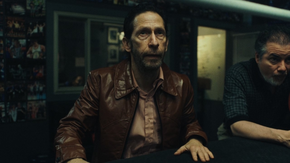 Tim Blake Nelson is een gepensioneerde bokser in de officiële trailer van 'Bang Bang'