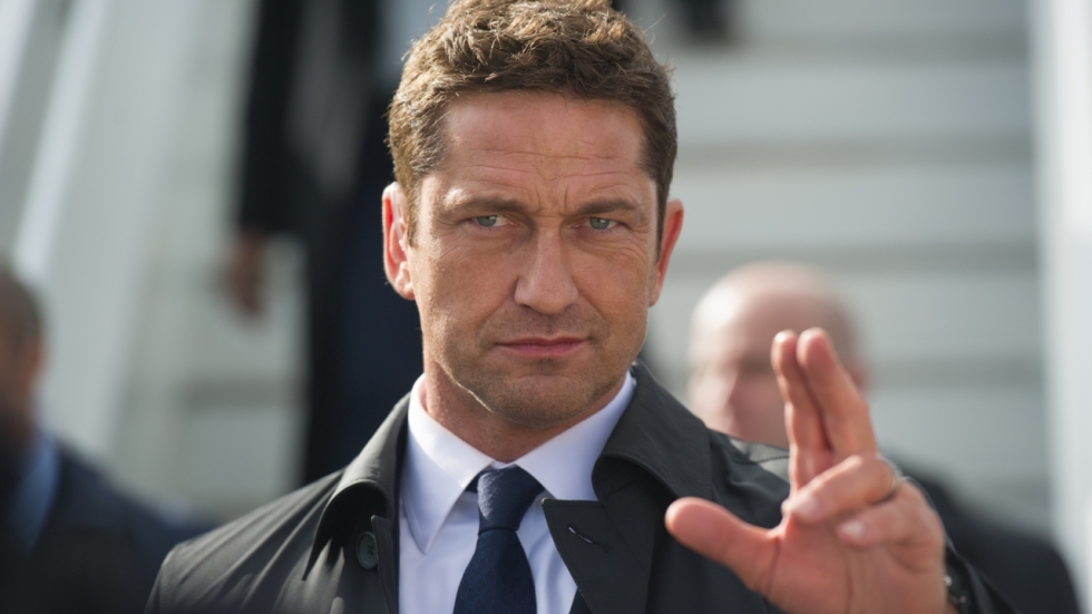 Eeuwige vrijgezel Gerard Butler showt zijn "nieuwe" vriendin voor zoveelste keer