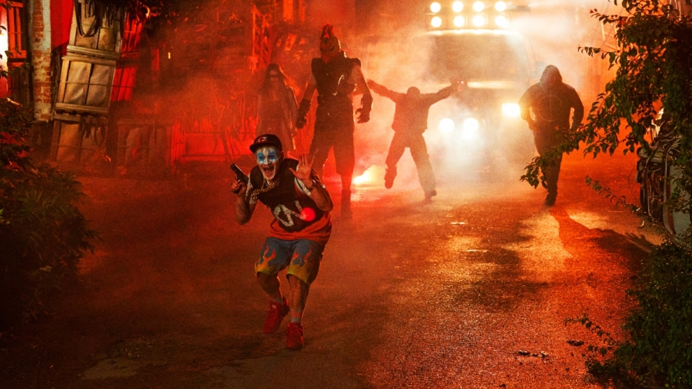 Eindelijk zien we de Toxic Avenger in vol ornaat: "Waanzinnig en bloederig vermaak"