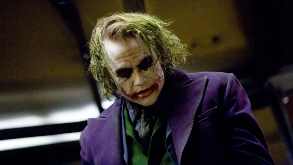 Volgende setfoto's 'Clayface' hinten naar DCU-versies van Joker en Penguin