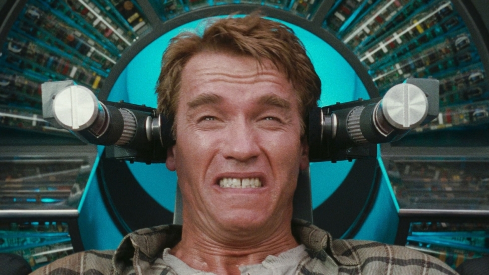 'Terminator'-held Arnold Schwarzenegger waarschuwend: "Als je er vanaf valt, dan..."