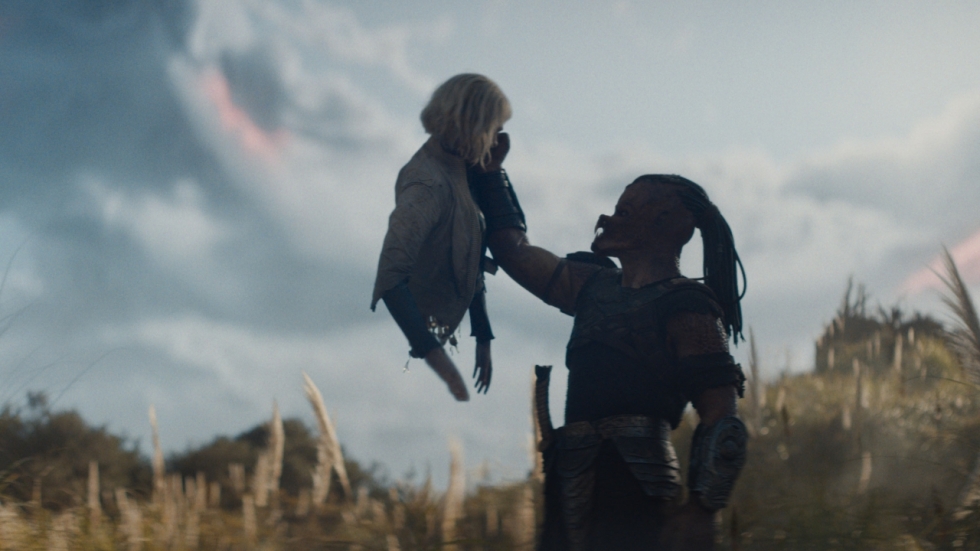 Op 3-jarige leeftijd startte ze met acteren, en nu speelt ze de (halve) hoofdrol in de nieuwe 'Predator'