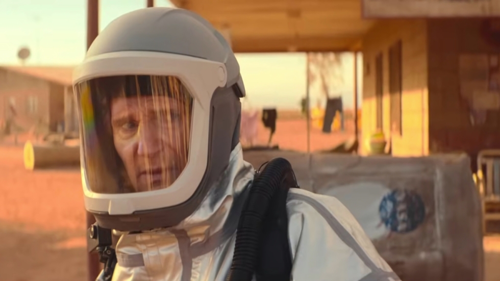 Liam Neeson gaat los in scifi-thriller met enorme 'Stranger Things'-vibe