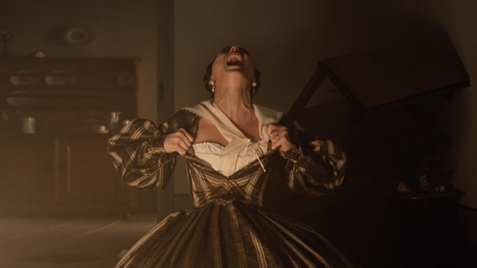 Nieuwe reeks foto's 'Werwolf' met Aaron Taylor Johnson en een onherkenbare Lily-Rose Depp