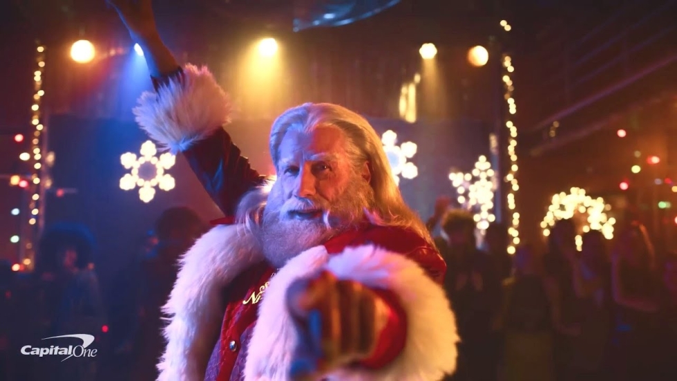 John Travolta's hilarische "St Nic" transformatie doet fans schaterlachen