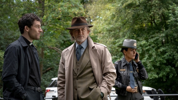 Wake Up Dead Man: A Knives Out Mystery