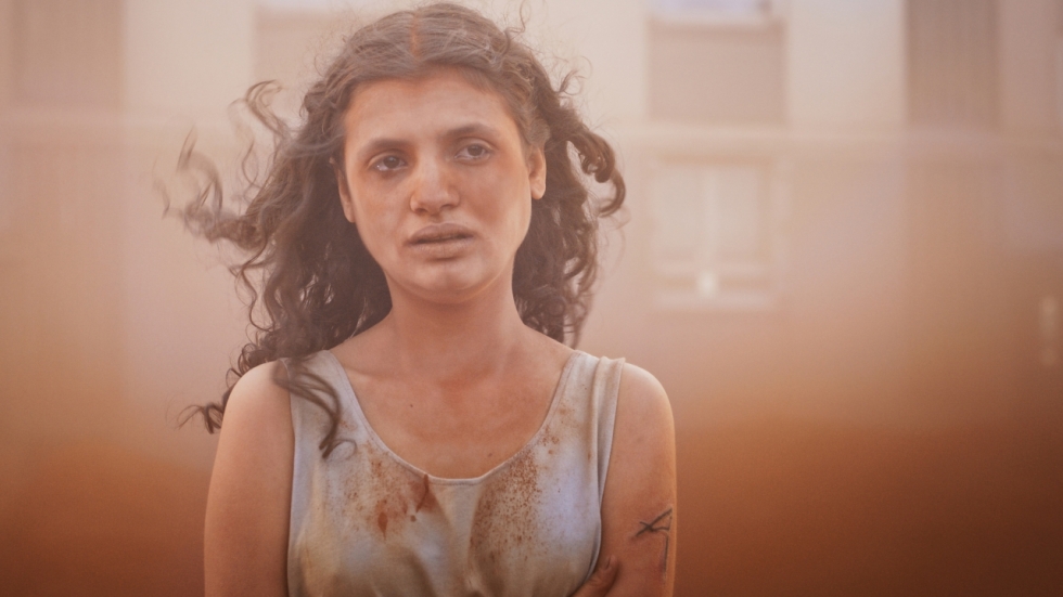 De wereld stort in elkaar in de onrust stokende trailer van 'Alpha'