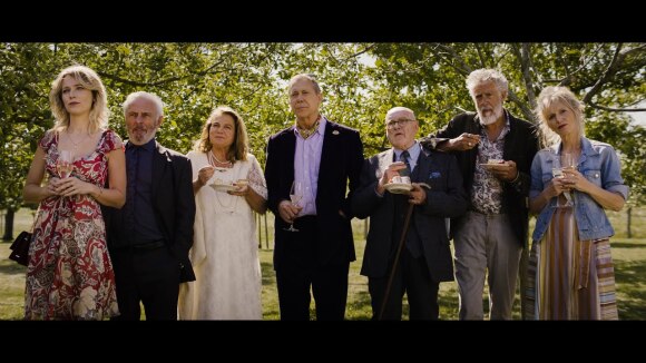Serieus? Jennifer Hoffman een boomer? Bekijk haar in trailer voor nieuwe Nederlandse blockbuster 'Boomers'