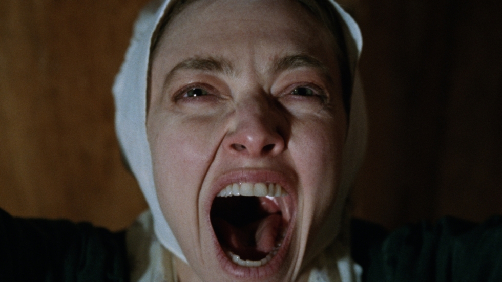 De gestoorde Amanda Seyfried uit 'The Housemaid' is nog veel maffer in 'The Testament of Ann Lee'