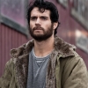 Setfoto's fantasyfilm 'Highlander' met Henry Cavill tonen confrontatie tussen held en schurk