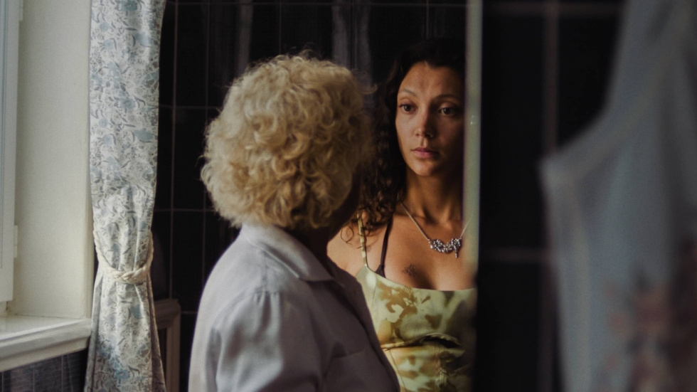 'Met Oprechte Deelneming': een oprecht komisch en gevoelige telefilm