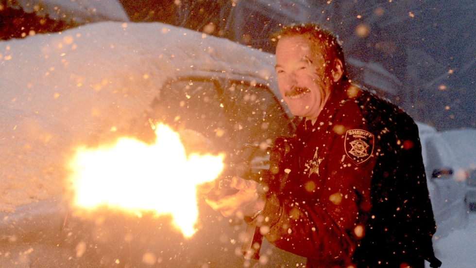 Na 'Nobody' gaat Bob Odenkirk nu helemaal los in keiharde trailer voor de actiefilm 'Normal'