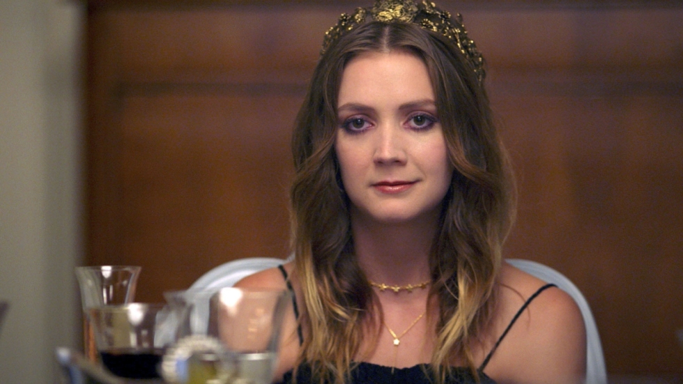 Deze jonge actrice draagt een Hollywood-erfenis die bijna te groot is, na het sterven van haar enorm bekende moeder