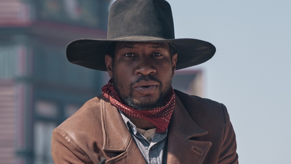 Hij werd door Marvel ontslagen en nu pakt Jonathan Majors voor het eerst sinds 2 jaar weer een hoofdrol