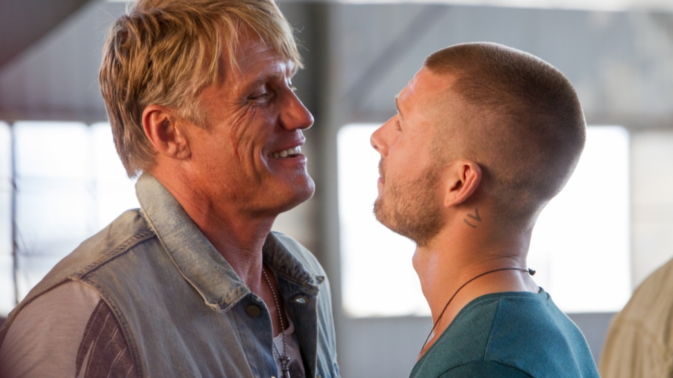 Dolph Lundgren (68) reageert op kritiek op 39 jaar leeftijdsverschil: "over 100 jaar zijn we allemaal dood"