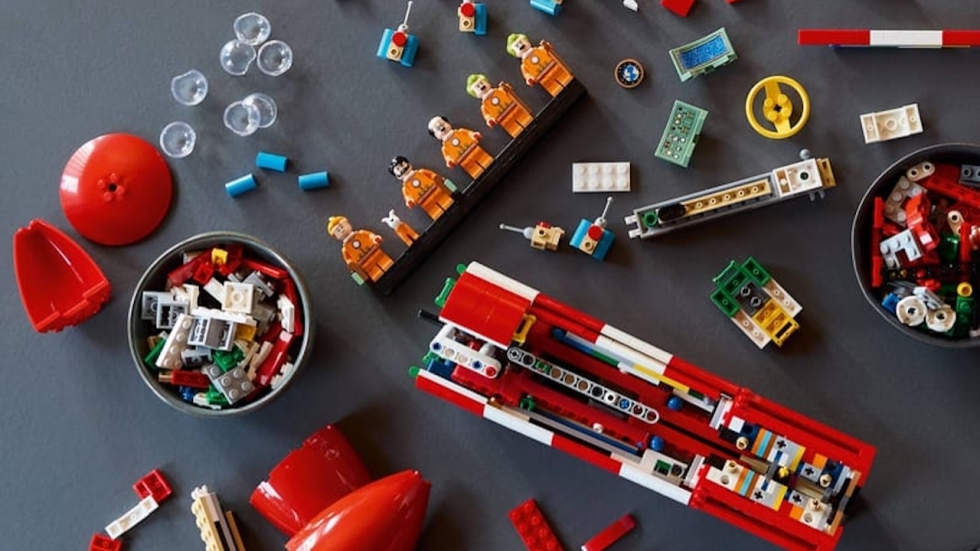 Nostalgische ruimtevoertuig uit nooit gemaakte film krijgt eindelijk een indrukwekkende LEGO-set