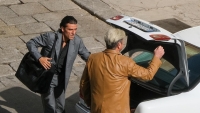 Oscar Isaac, Jason Momoa, Gerard Butler en Al Pacino in bizarre trailer Netflix-film 'In the Hand of Dante'