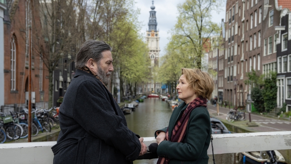 'Midwinter Break': kille trip naar Amsterdam legt barsten in een vastgelopen huwelijk bloot