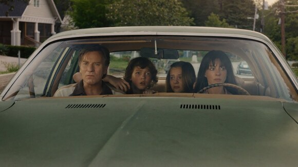 Trailer meeslepende scifi-thriller 'The End of Oak Street'