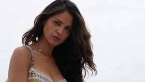 Hoe snel herken jij deze prachtige actrice op Instagram? Ze pronkt weer met prachtige foto's vanaf het strand