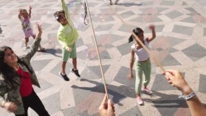 De man met de glimlach (2026) video/trailer