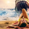 Bizarre thriller 'Bikini Shark' combineert moordlustige haaien met een angstaanjagend badpak