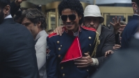 'The King of Pop' na één weekend van zijn troon gestoten, al staat 'Michael' al op bijna $500 miljoen wereldwijd!