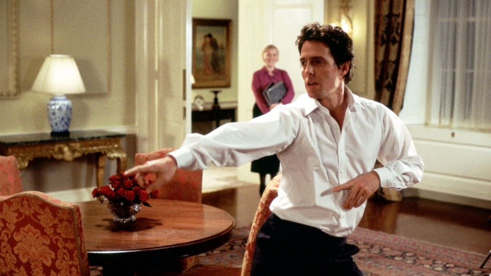 Hugh Grant haat een van zijn meest iconische scènes: "Ik schaam me er nog steeds voor"