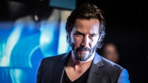 Hij is nu 61 en deed een BBC-presentator van stoel vallen: Toen wist heel internet dat Keanu Reeves niet normaal is