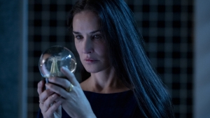 In 2025 was ze "de mooiste vrouw" op haar 62e, maar actrice Demi Moore heeft zo haar bedenkingen: "Ik zie er oud uit"