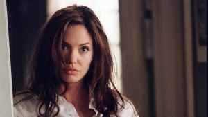 Dit keer geen fantasy of actie: de nieuwste film van Angelina Jolie gaat over iets heel anders en heeft een trailer!