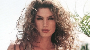 Deze jaren 90-ster relativeert haar schoonheid met "Zelfs ik word 's ochtends niet wakker als Cindy Crawford"