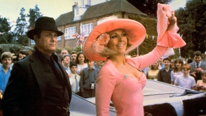 Kim Novak was dé ster van Hollywood en op haar hoogtepunt zei ze: "Ik moest weg om te overleven" en keerde nooit terug